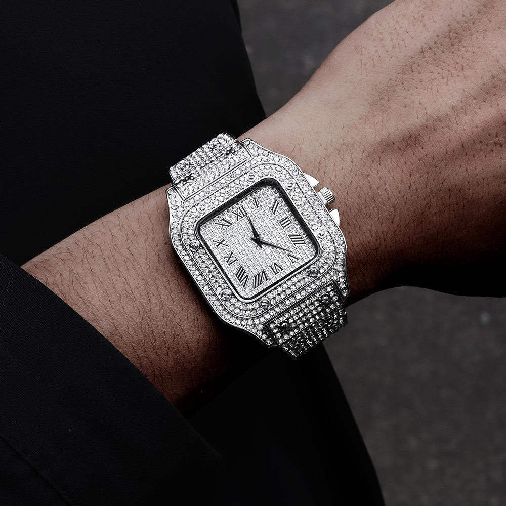 ساعات رجالية فاخرة مربعة الشكل - مراجعة Cartier Watch Tank وسعره